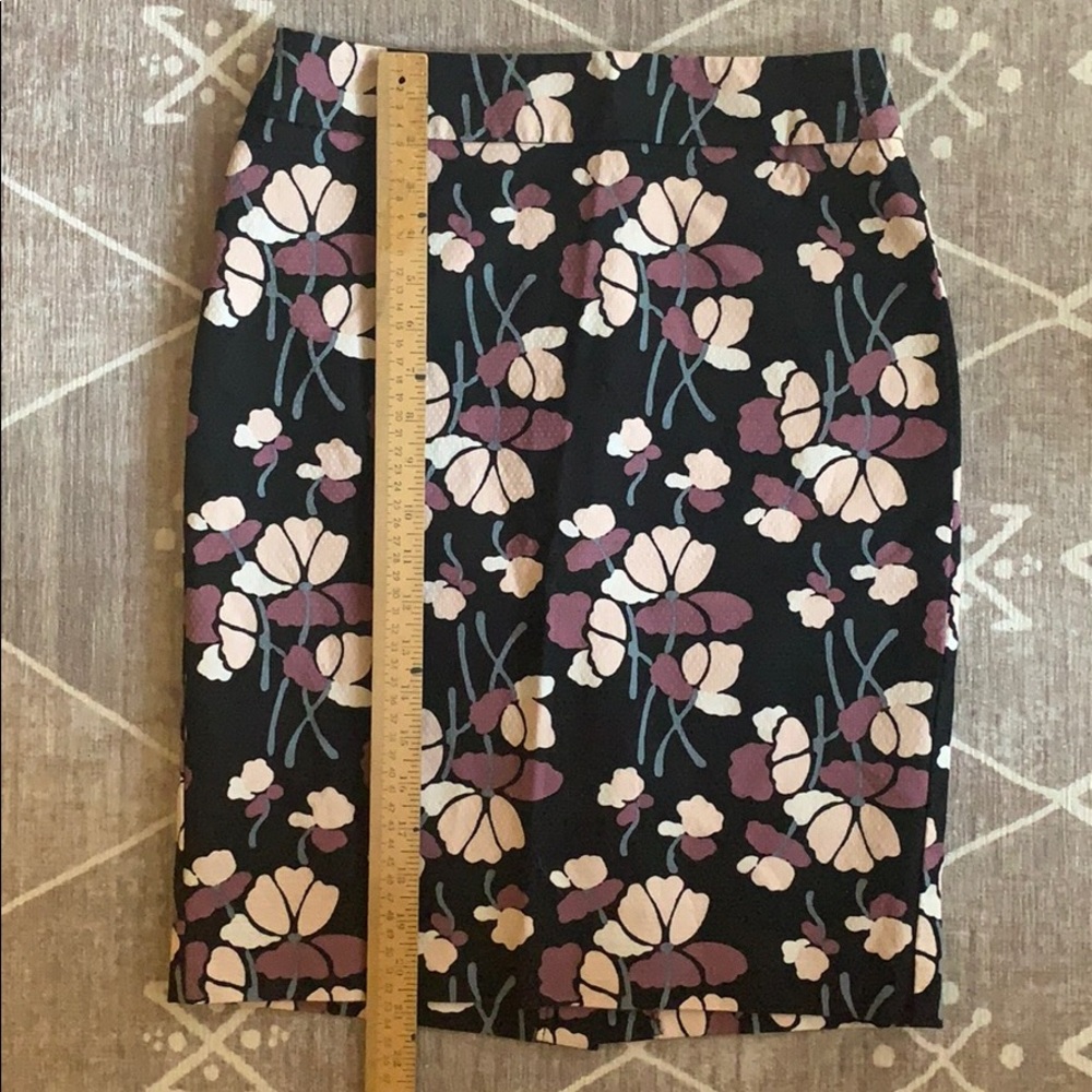 Ann Taylor Pencil Skirt Gingko Pattern - Picture 4 of 7